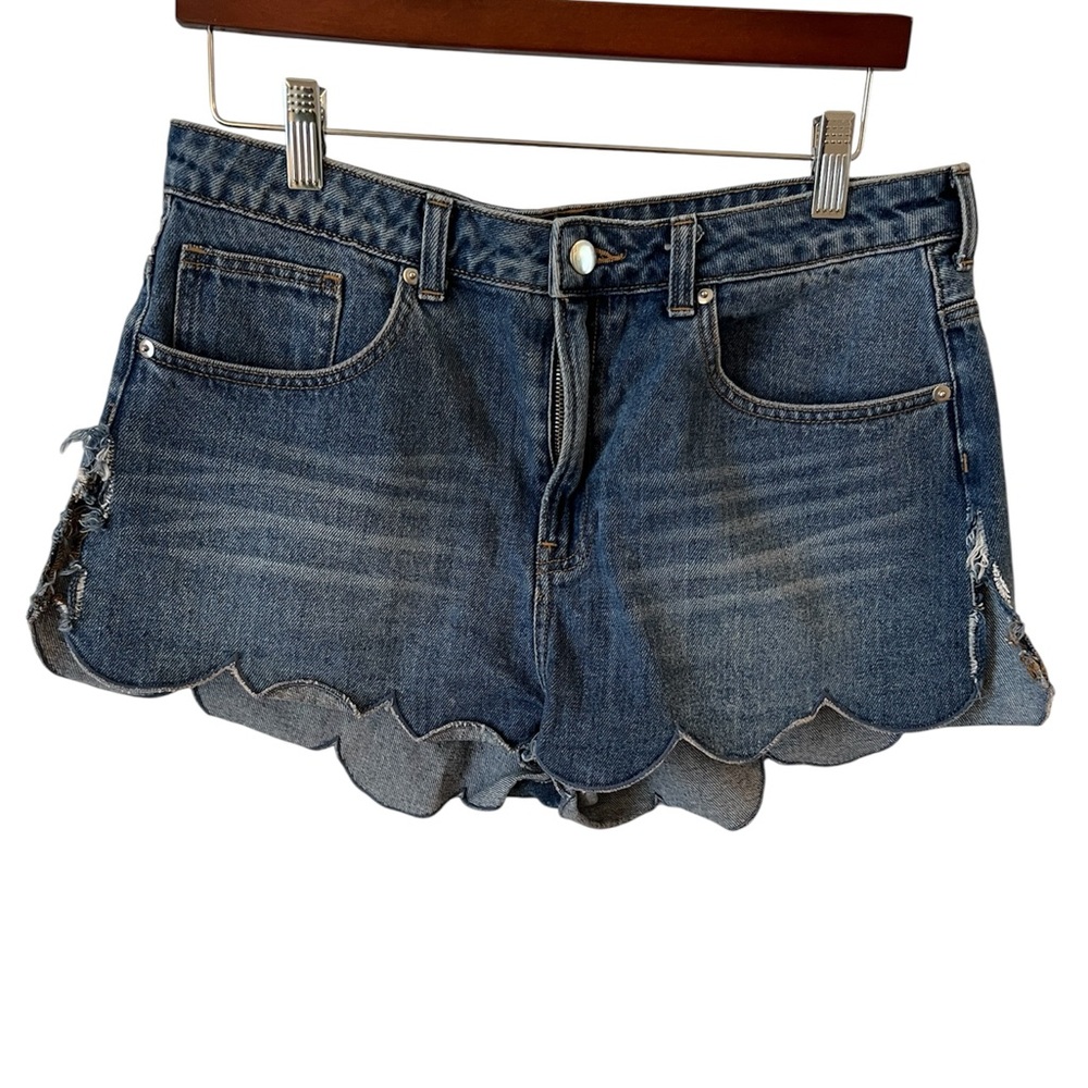 H & M Women’s Scalloped Denim Shorts Size 12